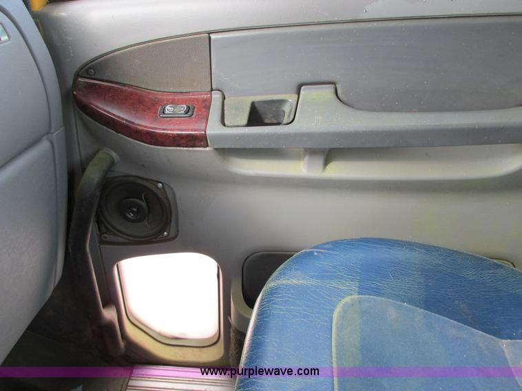 image for item I4962 2004 Freightliner Columbia semi truck