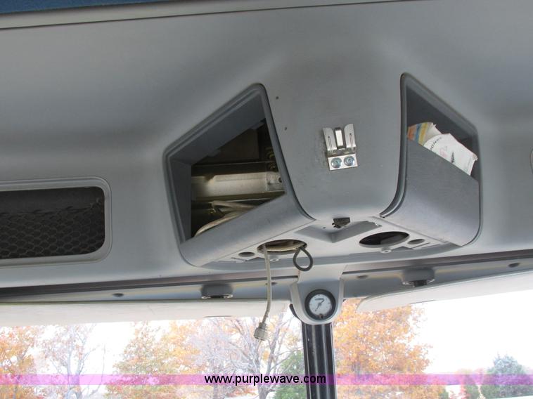 image for item I4962 2004 Freightliner Columbia semi truck