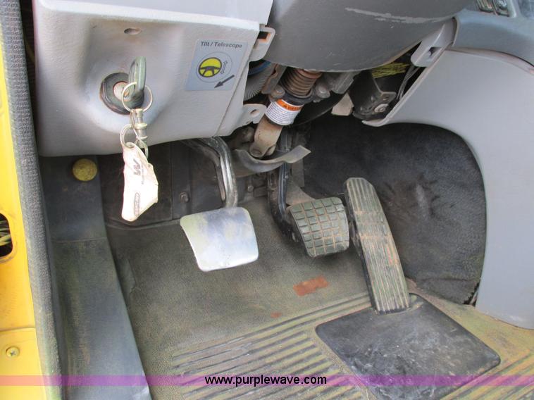 image for item I4962 2004 Freightliner Columbia semi truck