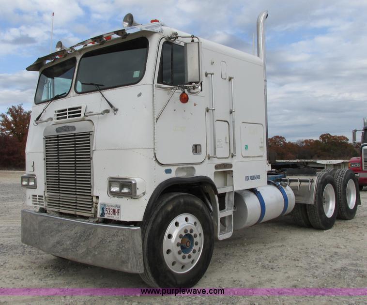 image for item I4963 1985 Freightliner FLT-10464T semi truck