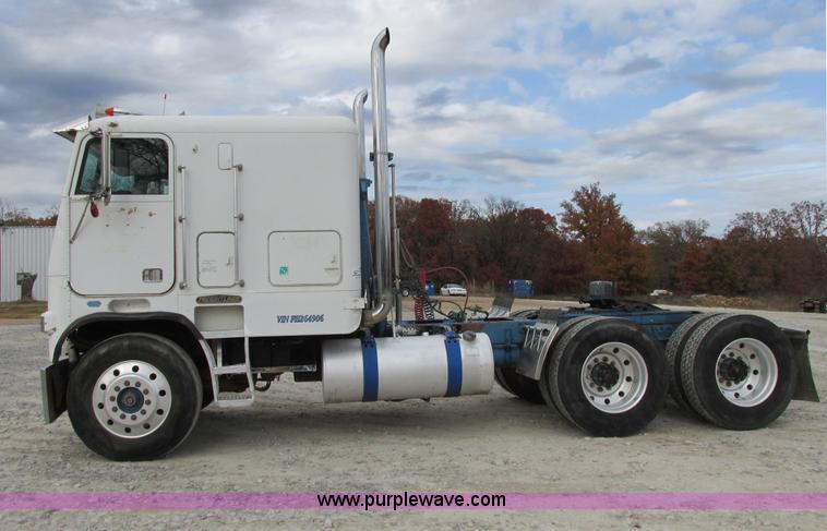 image for item I4963 1985 Freightliner FLT-10464T semi truck
