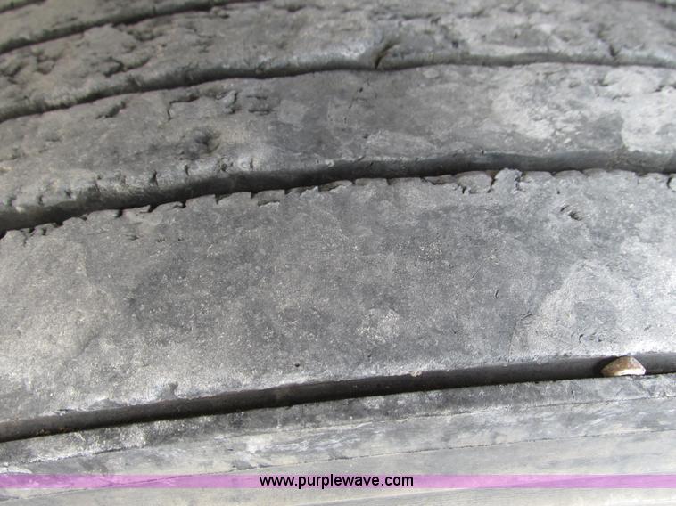 image for item I4963 1985 Freightliner FLT-10464T semi truck