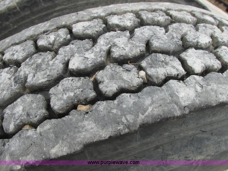 image for item I4963 1985 Freightliner FLT-10464T semi truck