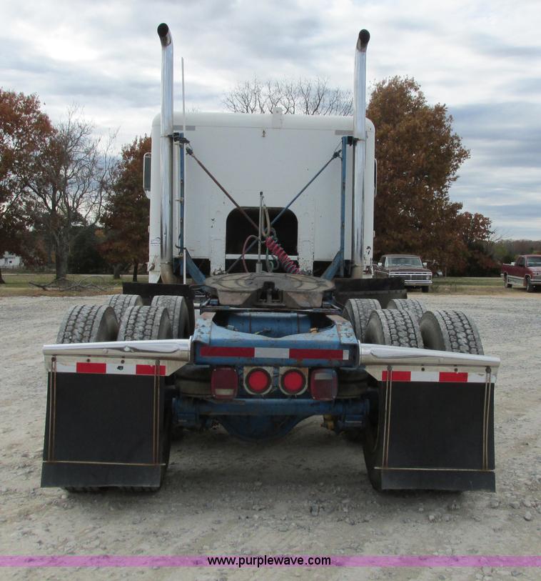 image for item I4963 1985 Freightliner FLT-10464T semi truck