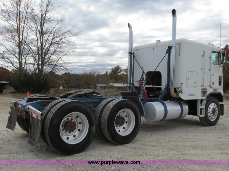 image for item I4963 1985 Freightliner FLT-10464T semi truck