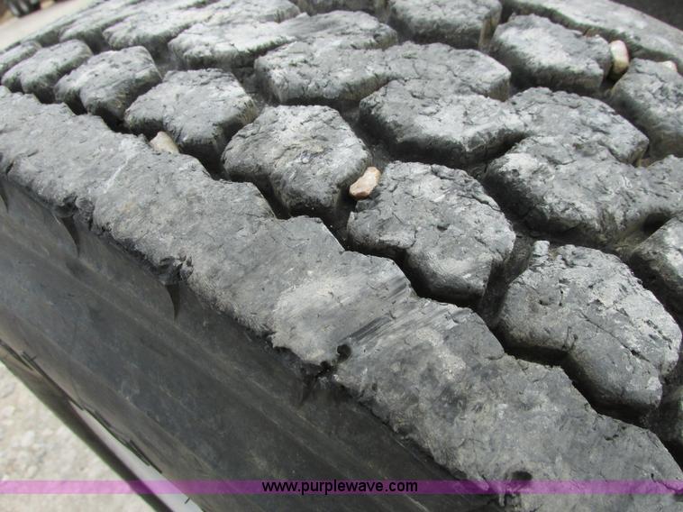 image for item I4963 1985 Freightliner FLT-10464T semi truck