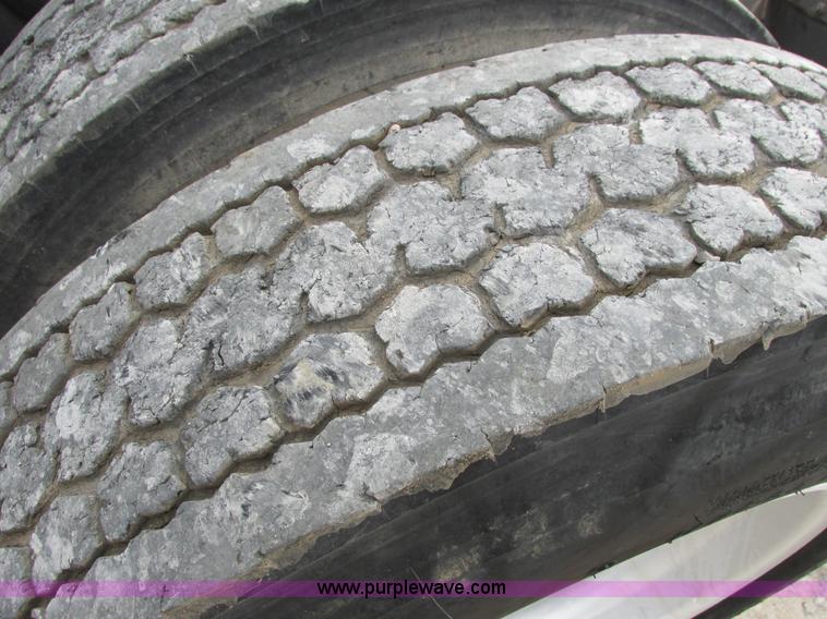 image for item I4963 1985 Freightliner FLT-10464T semi truck