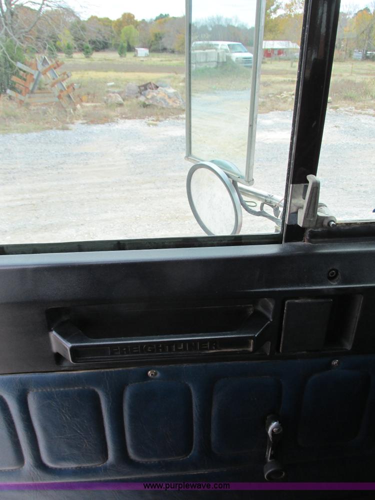 image for item I4963 1985 Freightliner FLT-10464T semi truck