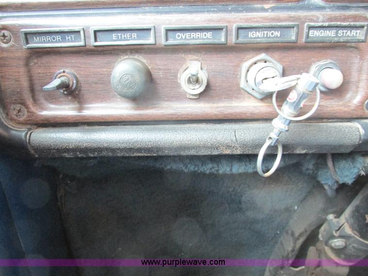 image for item I4963 1985 Freightliner FLT-10464T semi truck