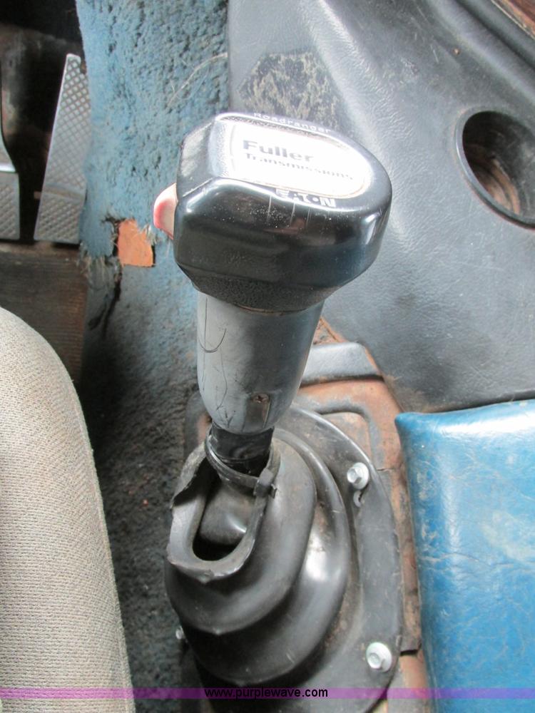 image for item I4963 1985 Freightliner FLT-10464T semi truck