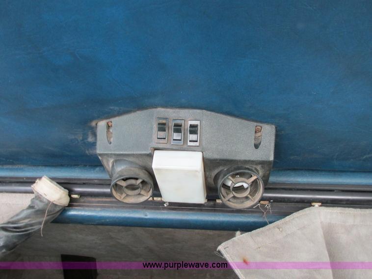 image for item I4963 1985 Freightliner FLT-10464T semi truck