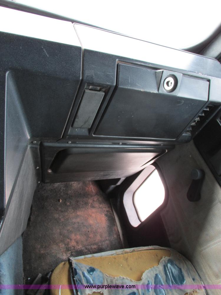 image for item I4963 1985 Freightliner FLT-10464T semi truck