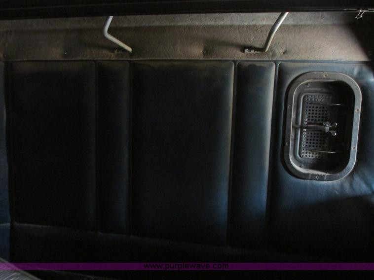 image for item I4963 1985 Freightliner FLT-10464T semi truck