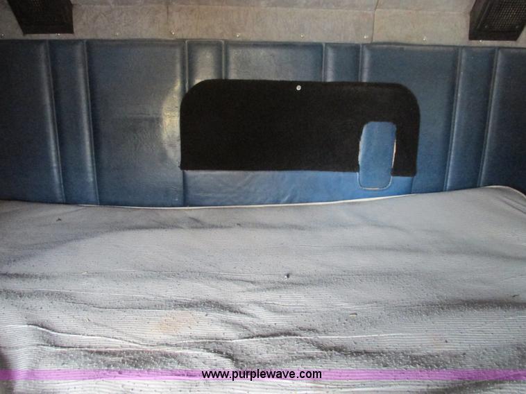 image for item I4963 1985 Freightliner FLT-10464T semi truck