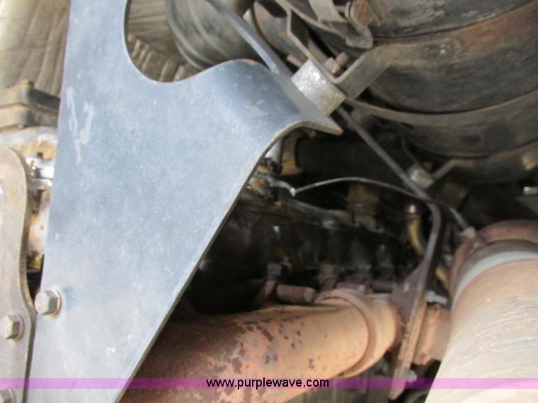 image for item I4963 1985 Freightliner FLT-10464T semi truck