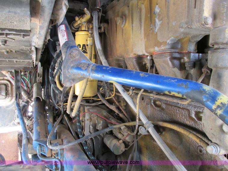 image for item I4963 1985 Freightliner FLT-10464T semi truck