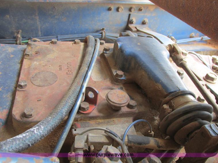 image for item I4963 1985 Freightliner FLT-10464T semi truck