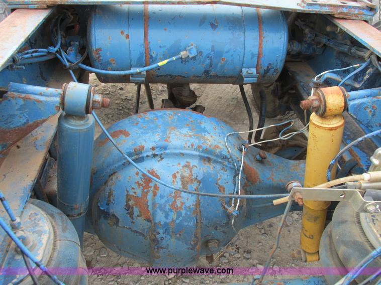 image for item I4963 1985 Freightliner FLT-10464T semi truck