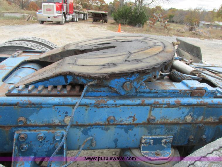 image for item I4963 1985 Freightliner FLT-10464T semi truck