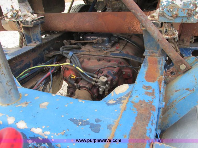 image for item I4963 1985 Freightliner FLT-10464T semi truck