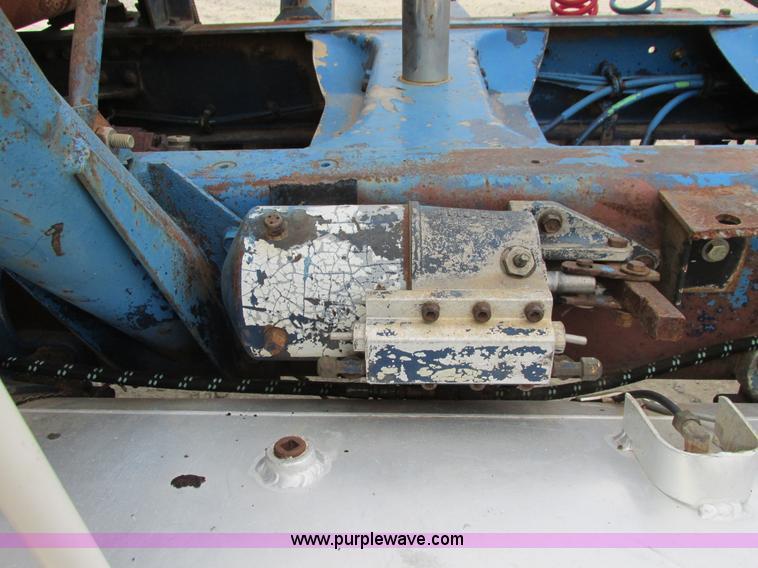 image for item I4963 1985 Freightliner FLT-10464T semi truck