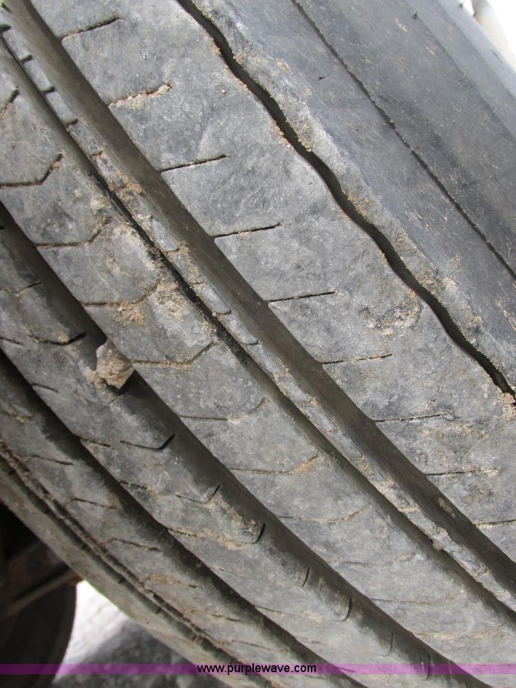 image for item I4964 1993 Freightliner FLD120 semi truck