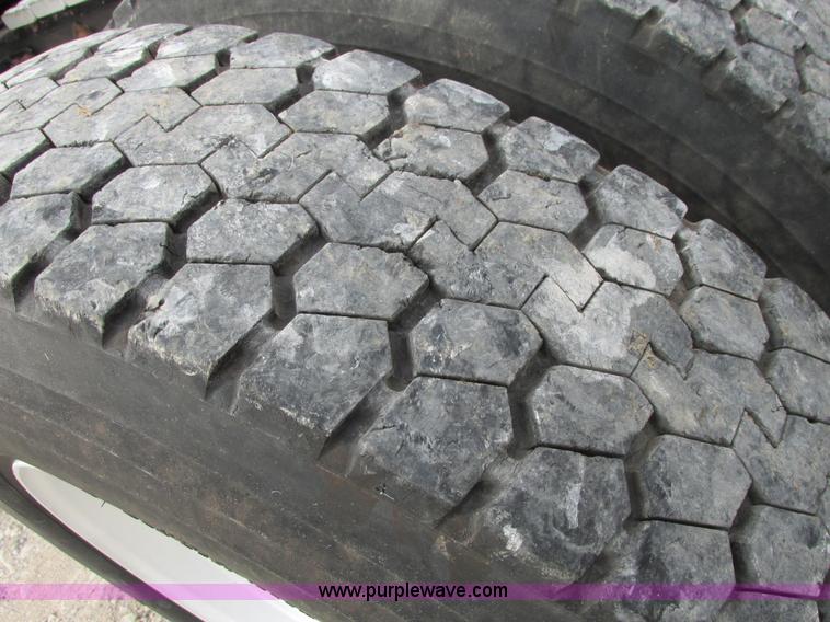 image for item I4964 1993 Freightliner FLD120 semi truck