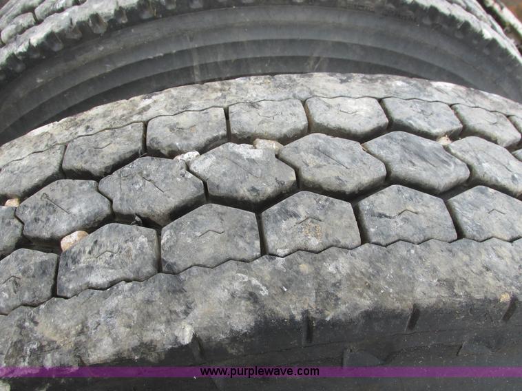 image for item I4964 1993 Freightliner FLD120 semi truck