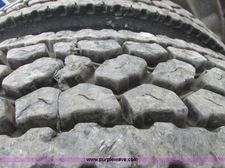 image for item I4964 1993 Freightliner FLD120 semi truck