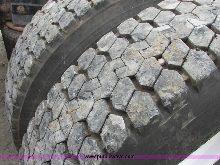 image for item I4964 1993 Freightliner FLD120 semi truck