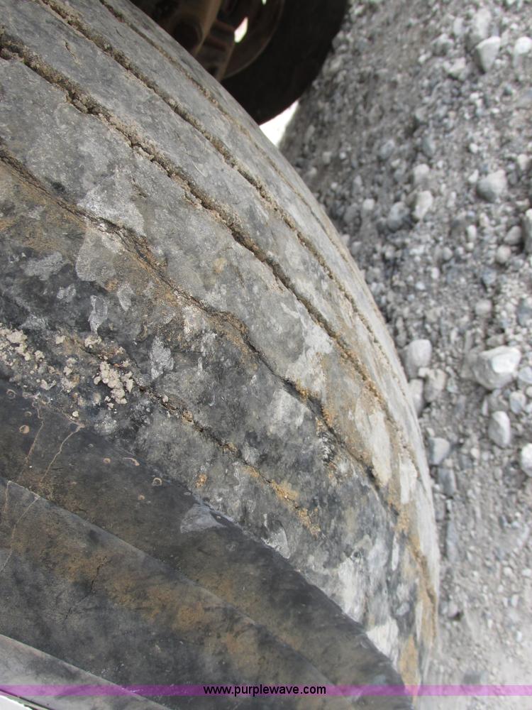 image for item I4964 1993 Freightliner FLD120 semi truck