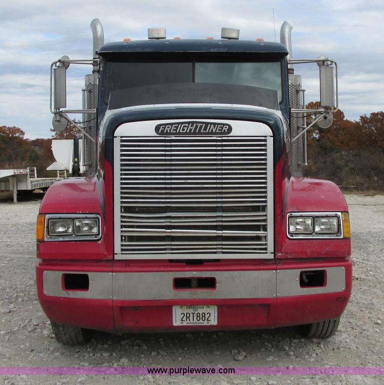 image for item I4964 1993 Freightliner FLD120 semi truck