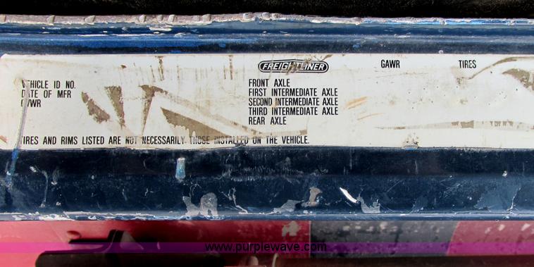 image for item I4964 1993 Freightliner FLD120 semi truck