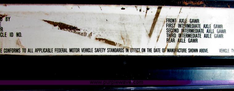 image for item I4964 1993 Freightliner FLD120 semi truck