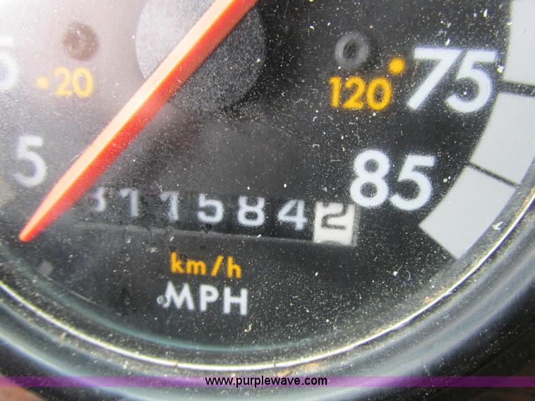 image for item I4964 1993 Freightliner FLD120 semi truck