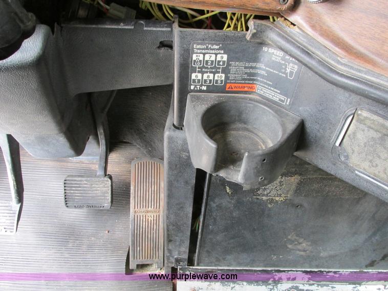 image for item I4964 1993 Freightliner FLD120 semi truck