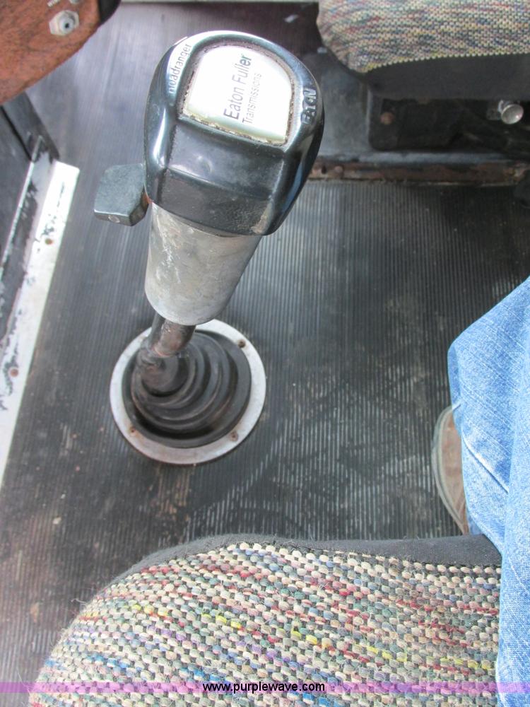 image for item I4964 1993 Freightliner FLD120 semi truck