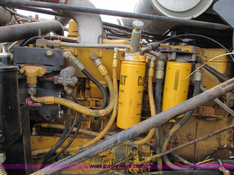 image for item I4964 1993 Freightliner FLD120 semi truck