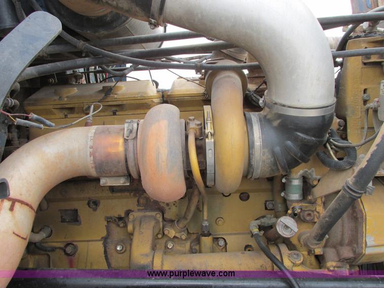 image for item I4964 1993 Freightliner FLD120 semi truck