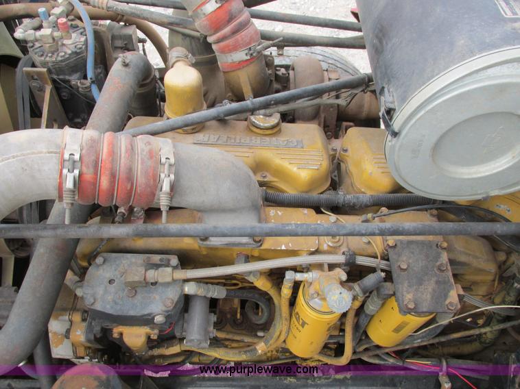 image for item I4964 1993 Freightliner FLD120 semi truck