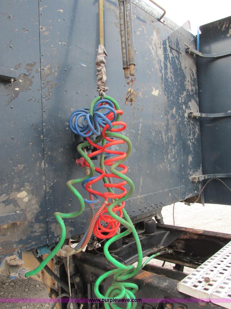 image for item I4964 1993 Freightliner FLD120 semi truck