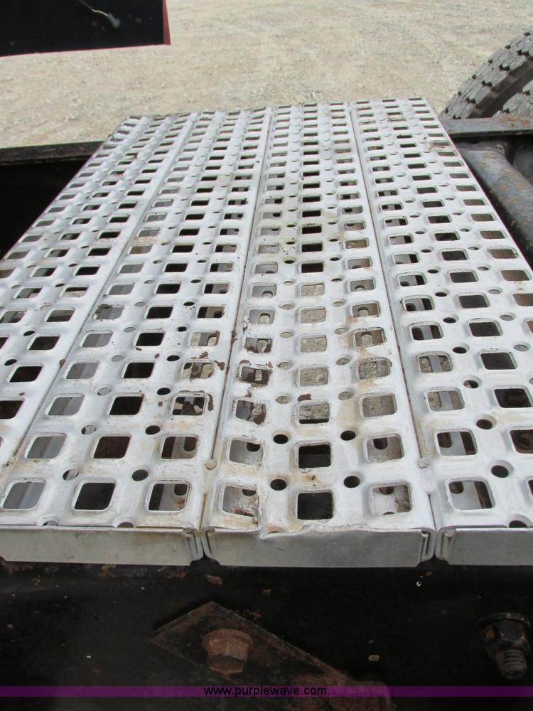 image for item I4964 1993 Freightliner FLD120 semi truck