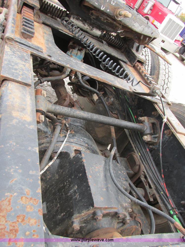 image for item I4964 1993 Freightliner FLD120 semi truck