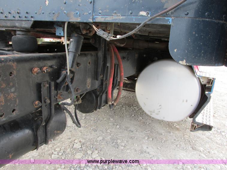 image for item I4964 1993 Freightliner FLD120 semi truck