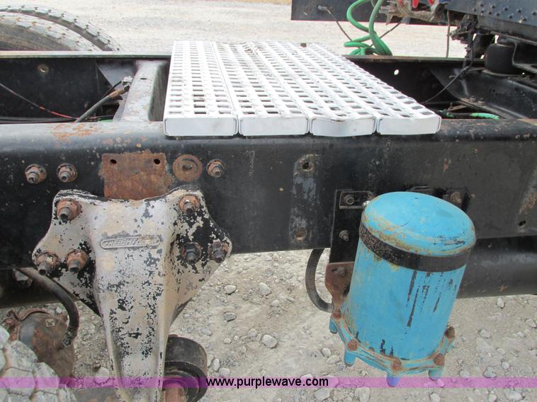 image for item I4964 1993 Freightliner FLD120 semi truck