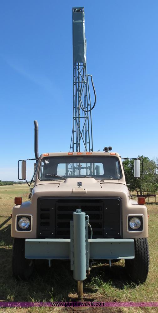 image for item I4981 1980 International F1954 truck with Mayhew drill rig