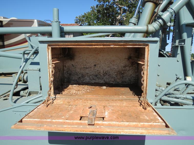 image for item I4981 1980 International F1954 truck with Mayhew drill rig