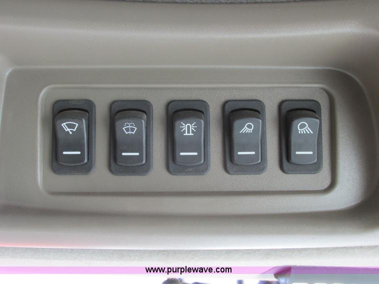 image for item A8650 2005 Case IH 8010 combine