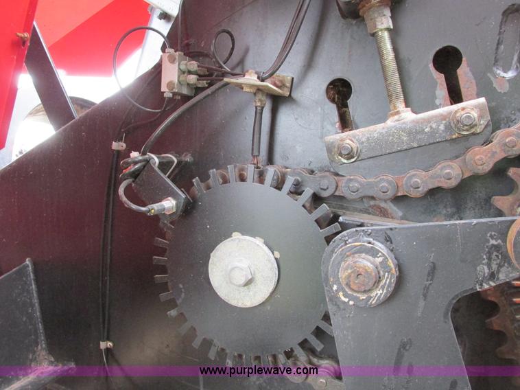 image for item A8653 1998 New Holland 590 square baler