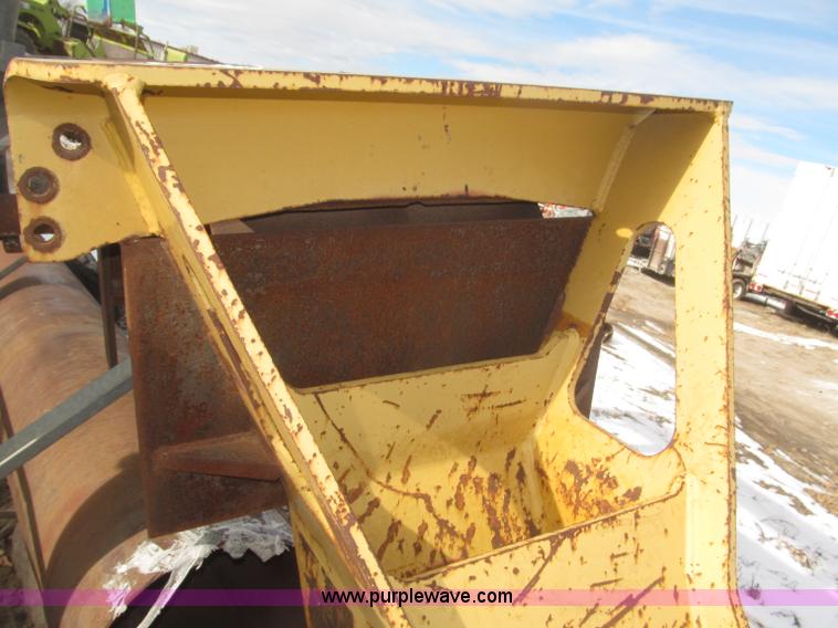 Noble scraper hitch fifth wheel mounted adapter in Broken Bow, NE Item AE9378 sold Purple Wave